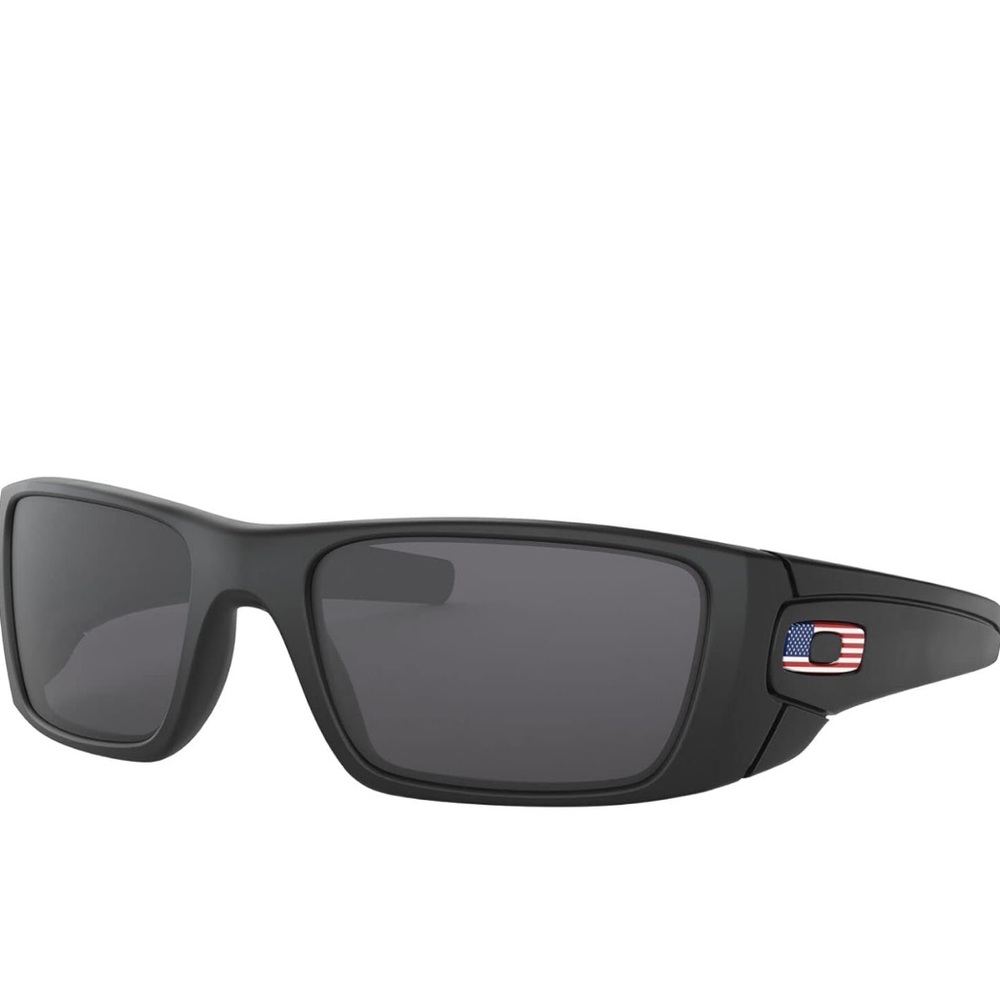 Oakley Men's Fuel Cell USA Flag Detail
Rectangle Sunglasses with case